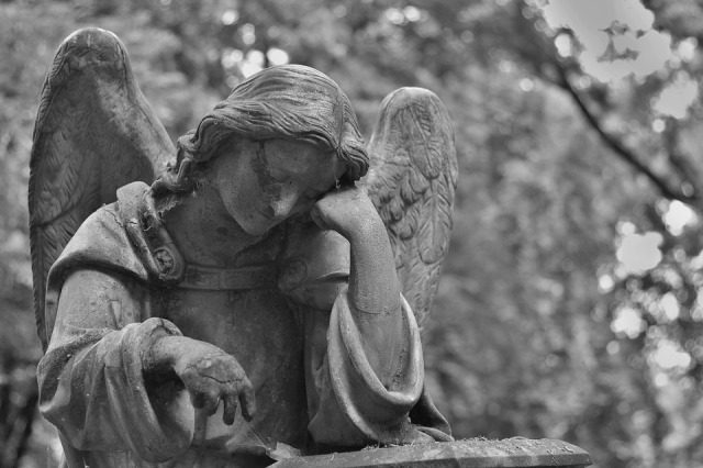 cemetery sad angel by maggyona on Pixabay