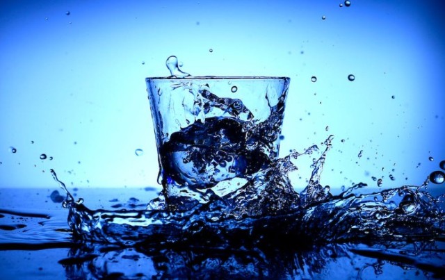 water glass by Marko Obrvan on Pexels